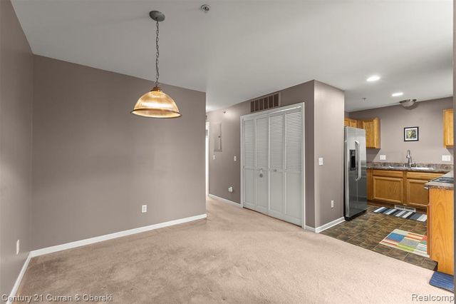 1095 Beaver Run, Troy, MI 48083