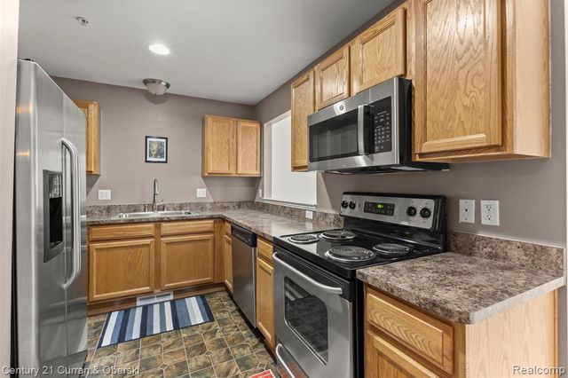 1095 Beaver Run, Troy, MI 48083