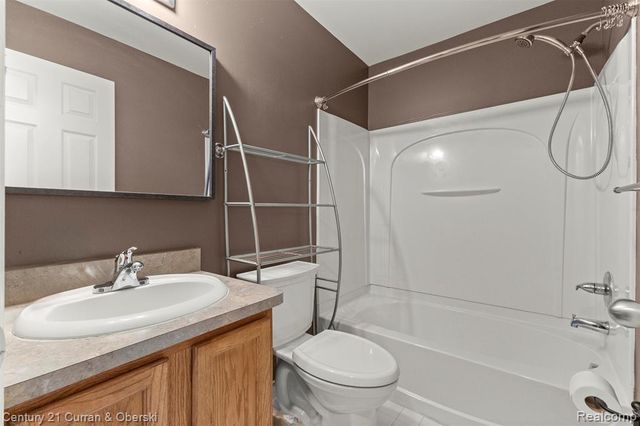 1095 Beaver Run, Troy, MI 48083