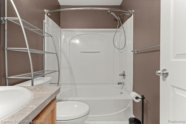 1095 Beaver Run, Troy, MI 48083