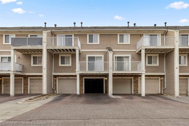 1095 Beaver Run, Troy, MI 48083