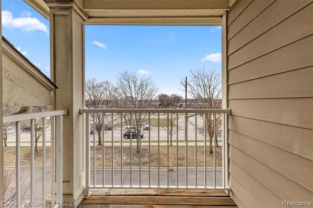 1095 Beaver Run, Troy, MI 48083