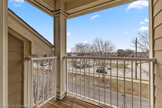 1095 Beaver Run, Troy, MI 48083