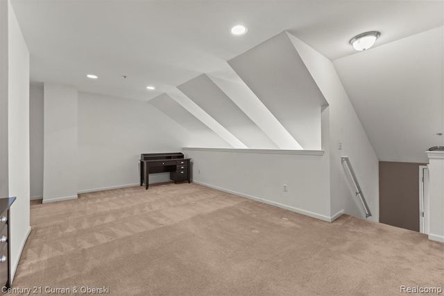 1095 Beaver Run, Troy, MI 48083