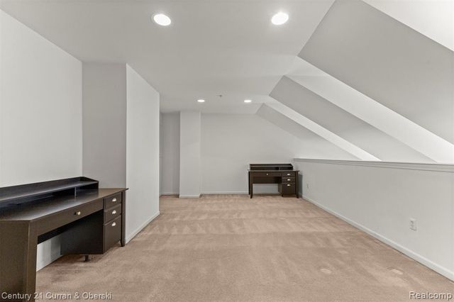 1095 Beaver Run, Troy, MI 48083