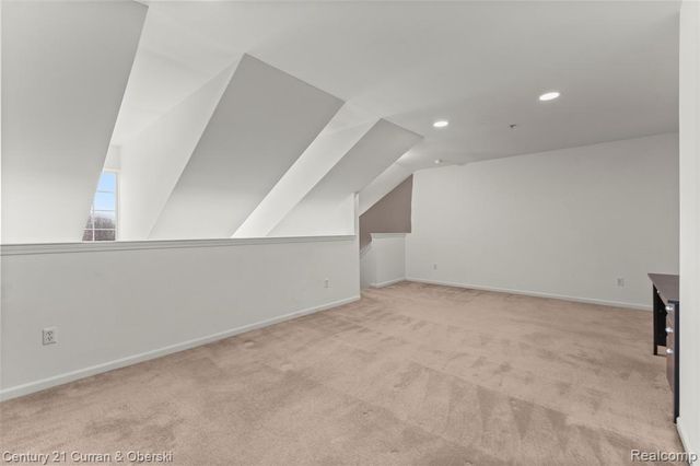 1095 Beaver Run, Troy, MI 48083