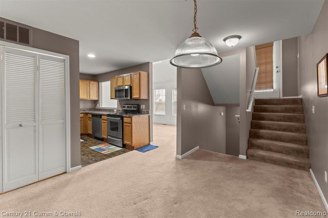 1095 Beaver Run, Troy, MI 48083