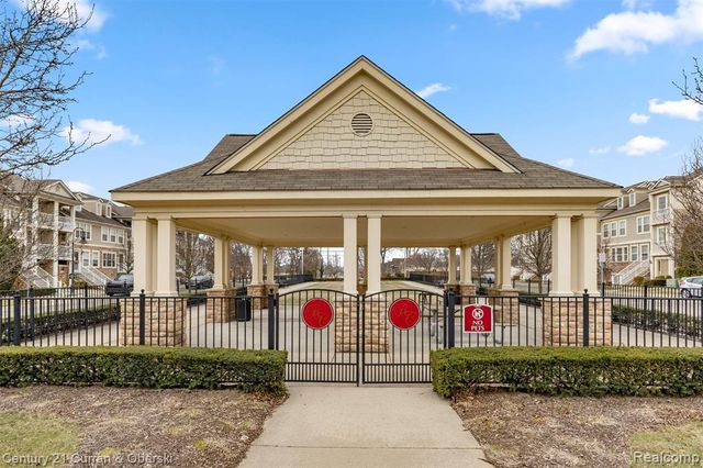 1095 Beaver Run, Troy, MI 48083