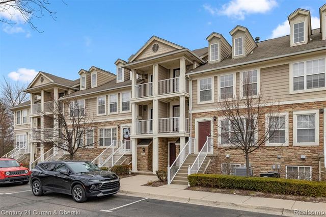 1095 Beaver Run, Troy, MI 48083