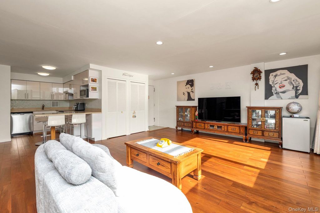 10-10 166 Street 6D, Beechhurst, NY 11357 — exterior