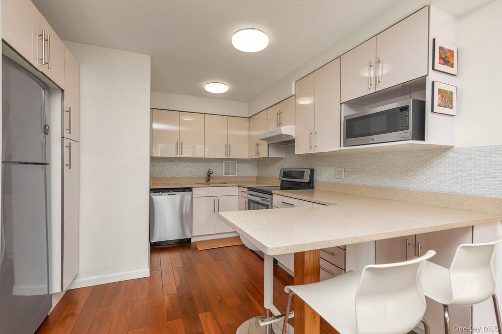 10-10 166 Street 6D, Beechhurst, NY 11357 — photo 4