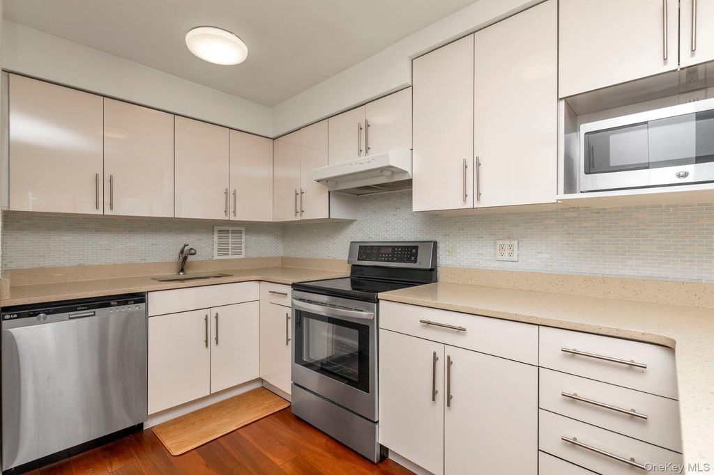 10-10 166 Street 6D, Beechhurst, NY 11357 — photo 5