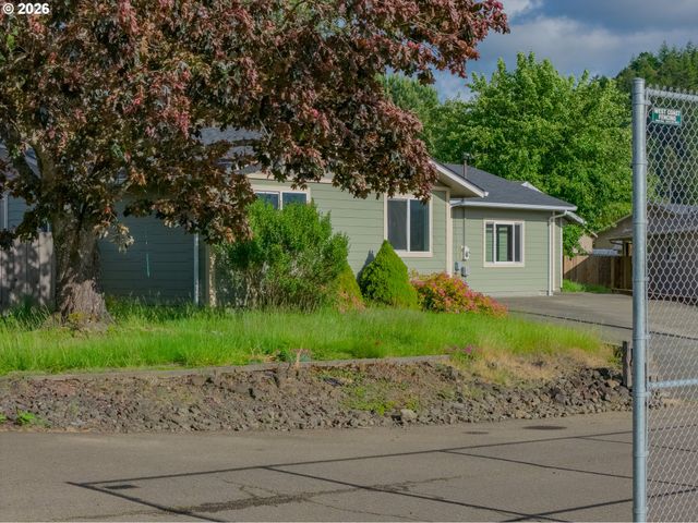 1816 SUNSET Ct, Myrtle Point, OR 97458