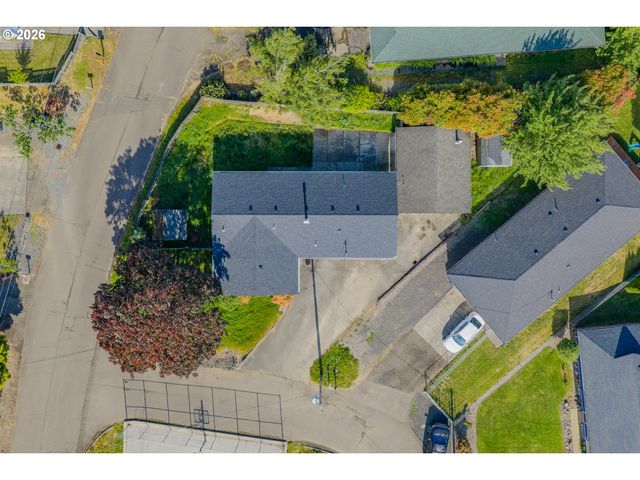1816 SUNSET Ct, Myrtle Point, OR 97458