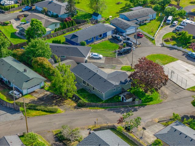 1816 SUNSET Ct, Myrtle Point, OR 97458