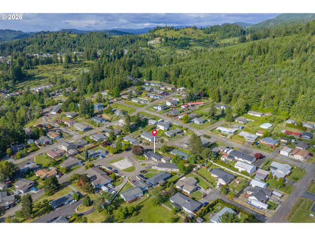 1816 SUNSET Ct, Myrtle Point, OR 97458