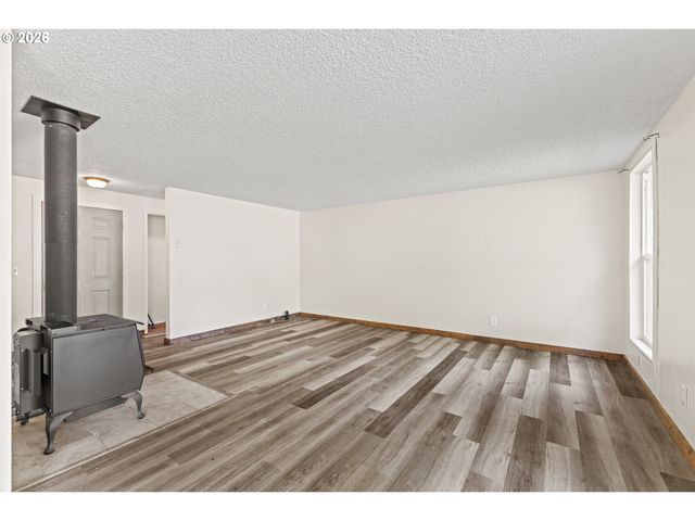 1816 SUNSET Ct, Myrtle Point, OR 97458