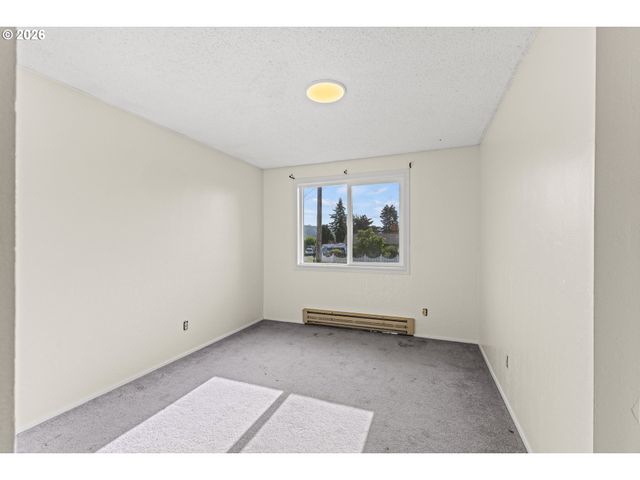 1816 SUNSET Ct, Myrtle Point, OR 97458