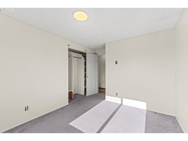 1816 SUNSET Ct, Myrtle Point, OR 97458