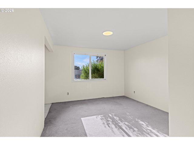 1816 SUNSET Ct, Myrtle Point, OR 97458