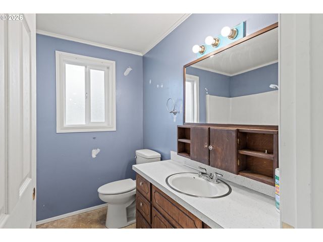 1816 SUNSET Ct, Myrtle Point, OR 97458