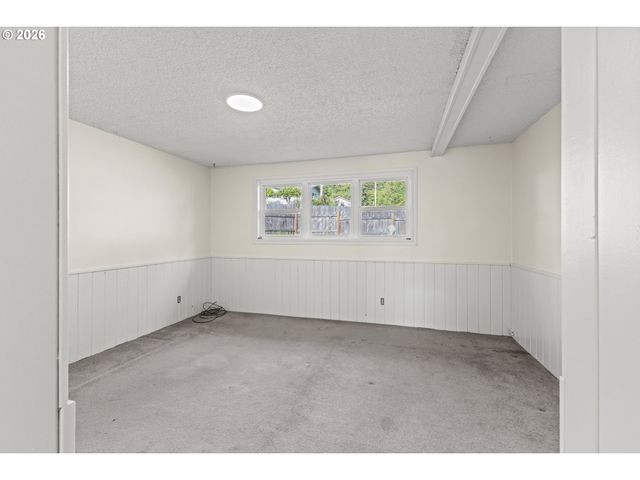 1816 SUNSET Ct, Myrtle Point, OR 97458