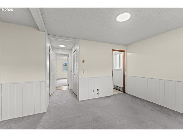 1816 SUNSET Ct, Myrtle Point, OR 97458