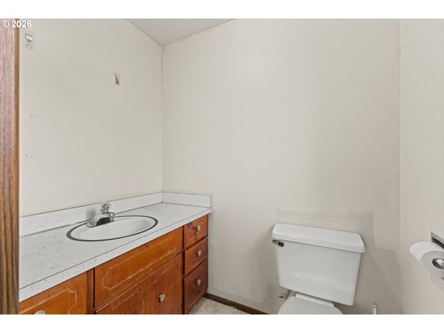 1816 SUNSET Ct, Myrtle Point, OR 97458
