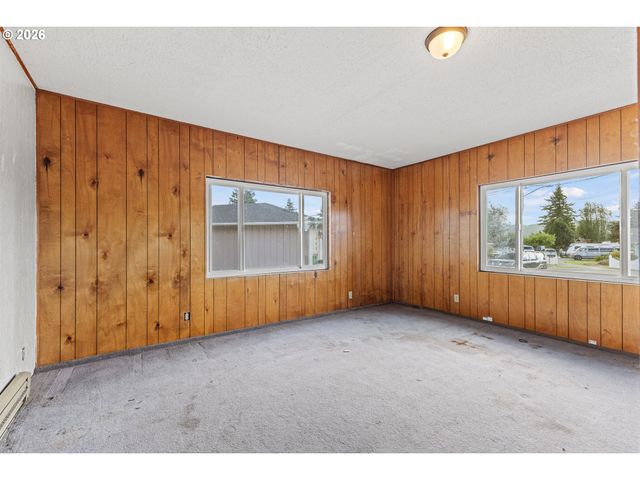 1816 SUNSET Ct, Myrtle Point, OR 97458
