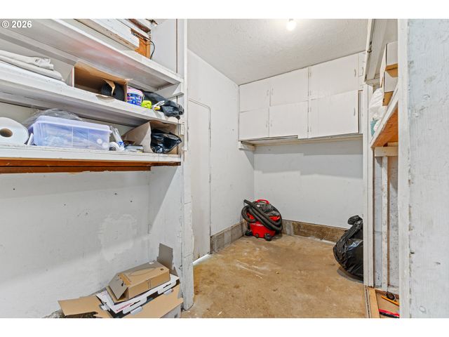 1816 SUNSET Ct, Myrtle Point, OR 97458