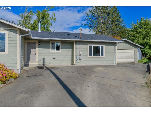 1816 SUNSET Ct, Myrtle Point, OR 97458