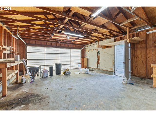 1816 SUNSET Ct, Myrtle Point, OR 97458