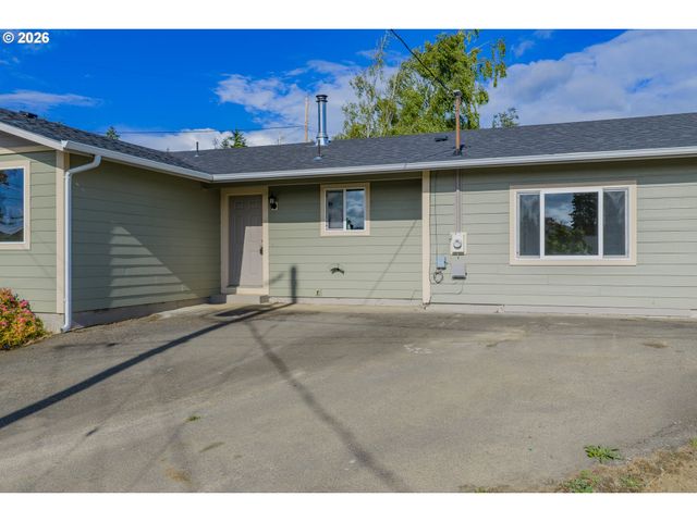 1816 SUNSET Ct, Myrtle Point, OR 97458