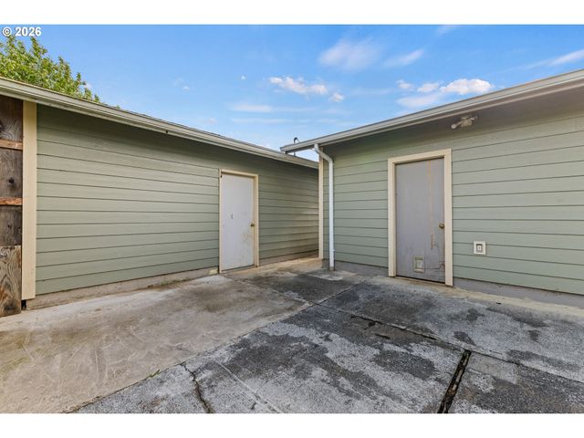 1816 SUNSET Ct, Myrtle Point, OR 97458