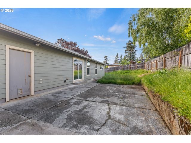 1816 SUNSET Ct, Myrtle Point, OR 97458