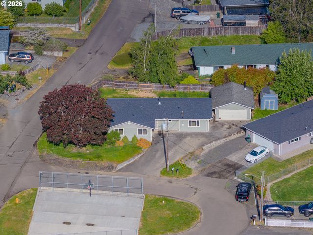 1816 SUNSET Ct, Myrtle Point, OR 97458