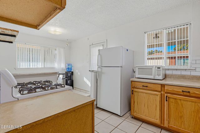 9160 MOUNT ETNA Drive, El Paso, TX 79924