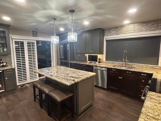 4 Oak Brook Club Drive G205, Oak Brook, IL 60523