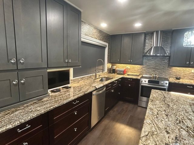 4 Oak Brook Club Drive G205, Oak Brook, IL 60523