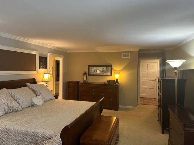 4 Oak Brook Club Drive G205, Oak Brook, IL 60523