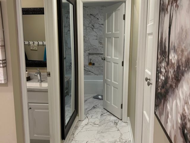 4 Oak Brook Club Drive G205, Oak Brook, IL 60523