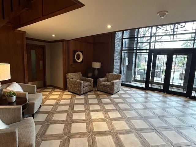 4 Oak Brook Club Drive G205, Oak Brook, IL 60523