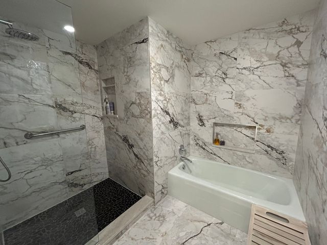 4 Oak Brook Club Drive G205, Oak Brook, IL 60523