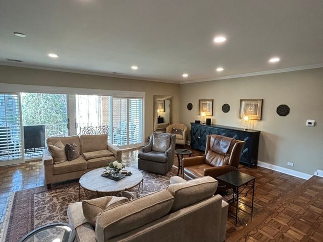 4 Oak Brook Club Drive G205, Oak Brook, IL 60523