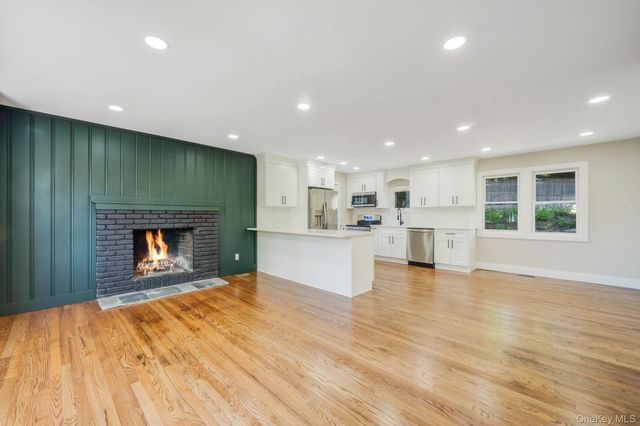 81 E 24th Street, Huntington Station, NY 11746