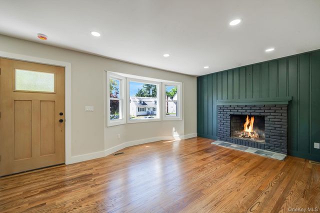 81 E 24th Street, Huntington Station, NY 11746