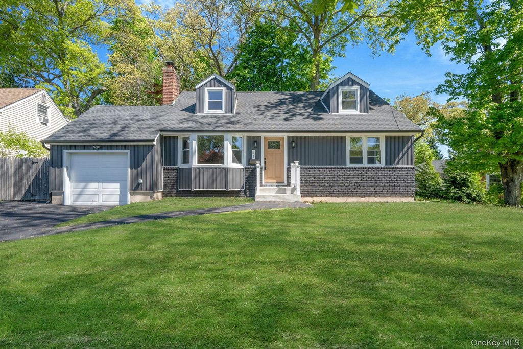 81 E 24th Street, Huntington Station, NY 11746