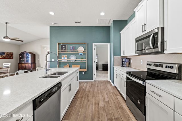 66087 EDGEWATER Drive, Yulee, FL 32097