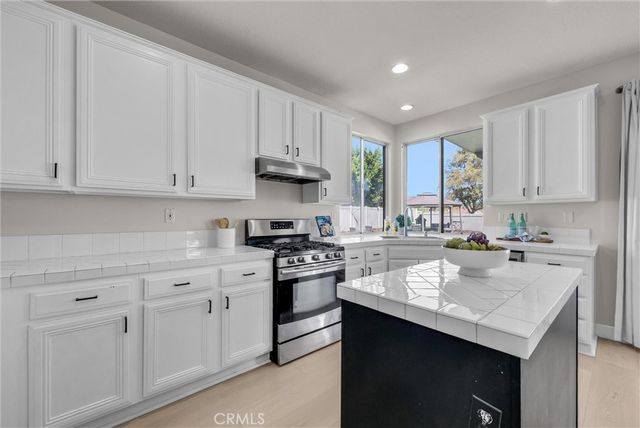 871 La Docena, Corona, CA 92879