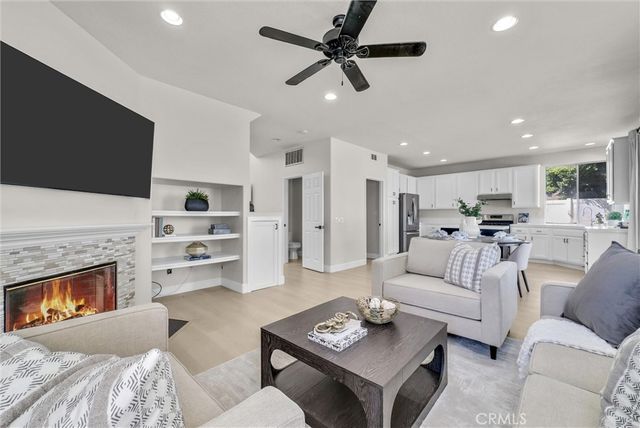 871 La Docena, Corona, CA 92879